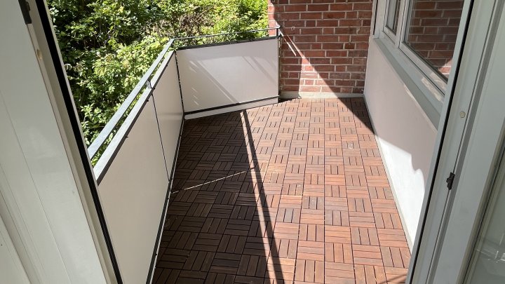 Abseits der Hauptstraße - perfekt geschnitten, gepflegt und mit Balkon zu Sonne