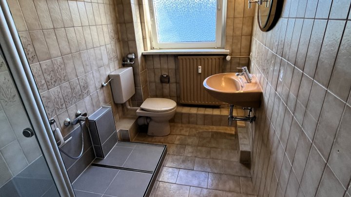 Vom Balkon einen Elbblick erhaschen -ideal geschnitten, schön hell sowie großer Keller und Stellplatz inkl.