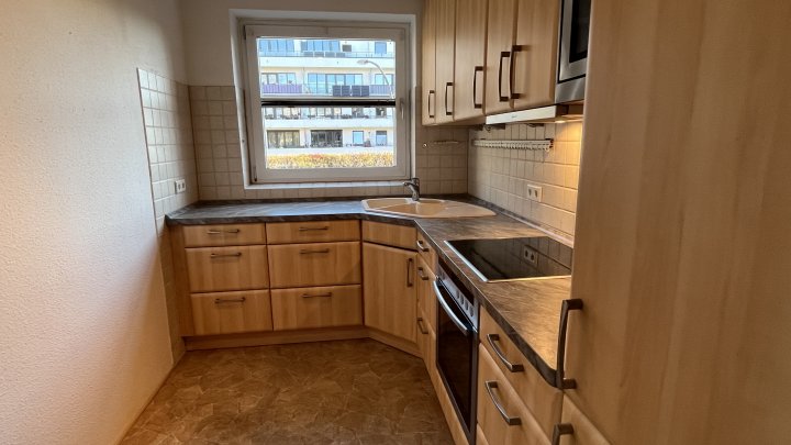 Bestens geschnitten, herrlich ruhig, sonniger Süd-Balkon zum Garten und Kfz-Stellplatz am Haus