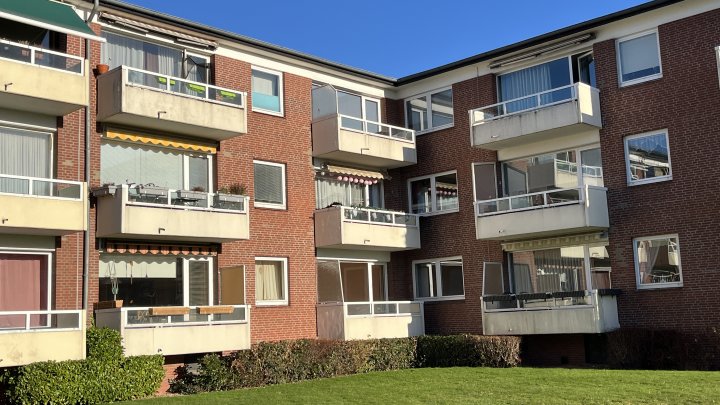Bestens geschnitten, herrlich ruhig, sonniger Süd-Balkon zum Garten und Kfz-Stellplatz am Haus