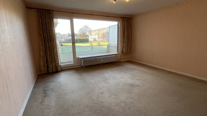 Bestens geschnitten, herrlich ruhig, sonniger Süd-Balkon zum Garten und Kfz-Stellplatz am Haus