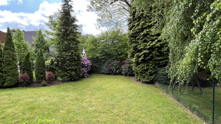 Sonnenterrasse, Kamin und herrlicher Gartenblick – sanierungsbedürftiges Zuhause in Marienthal