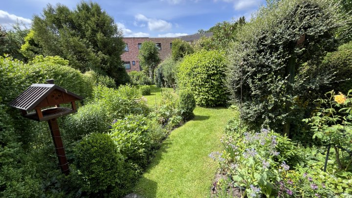 Gemütliches und gepflegtes Zuhause mit Gartenparadies zur Sonne und hervorragender Infrastruktur